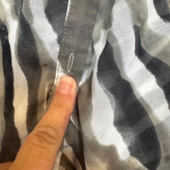 Edit Jeanne Beker Blouse Womens Size 4 Animal Print Sheer Button Down Oversized - Picture 5 of 8